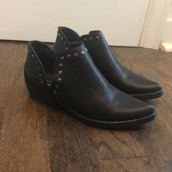 Seven7 Shoes - Black ankle boots! 🖤